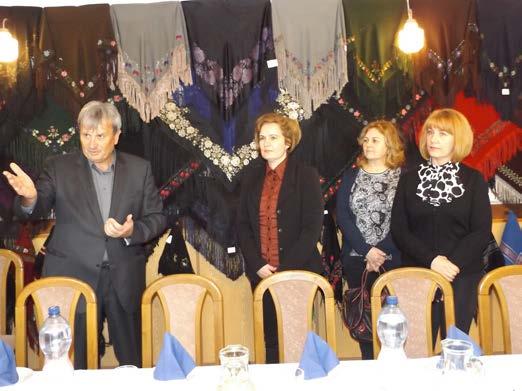 Elsőként mi láttuk vendégül a falu küldöttségét, melyet Vlasicsné Fischl Tímea polgármester asszony vezetett. Megnézték kiállításainkat, természetesen a mézeskalácsfalura voltak leginkább kíváncsiak.
