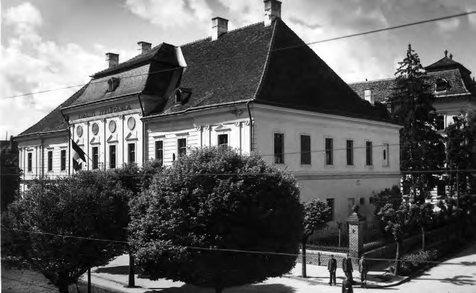 földmívelésügyi miniszter.