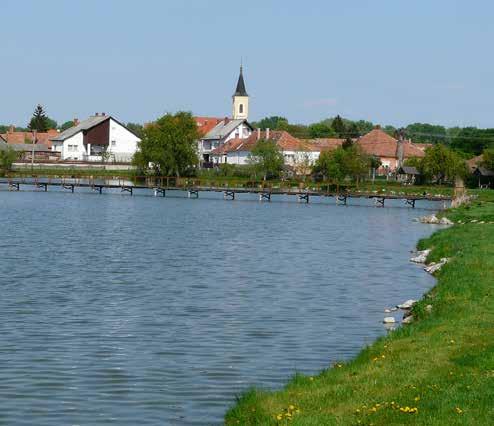 2009-ben a falu megnyerte a Virágos Magyarországért versenyt, s itt készülnek a Lipóti Pékség finomságai is, sokak egészségére.