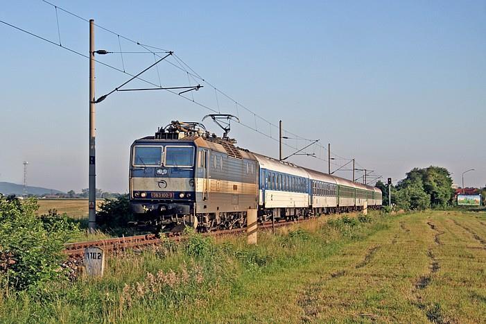 január 10-én a VOLÁNBUSZ is leállítja Budapest Győr Rajka Pozsony autóbusz-járatát, mindennemű közforgalmú közlekedés megszűnik a rajkai