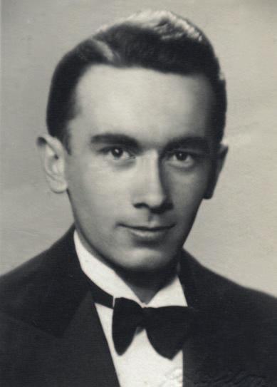 A 23 évesen Kolozsvárról elhurcolt és a szovjet fogságban vérhasban elhunyt Papp Lajos 1940-ben készült református kollégiumi érettségi fényképe.