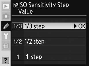 b2 egyéni beállítás: ISO Sensitivity Step Value (ISO szerinti érzékenység lépésköze) Kiválaszthatja, hogy az érzékenység (ISO-egyenérték) állítása 1/3 Fé (1/3 step, az alapértelmezett beállítás), 1/2