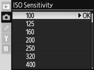 Az ISO érzékenység nagyjából ISO 100 és ISO 1600-nak megfelelő értékhatárok között állítható be 1/3 Fé lépésenként.