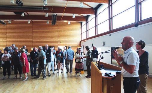 Àr dachenn ar gevredigezhioù hag ar sevenadurv 19 Les associations «sous les projecteurs» en septembre! Le lendemain le forum des associations a réuni près de 70 associations à la salle de l Hermine.