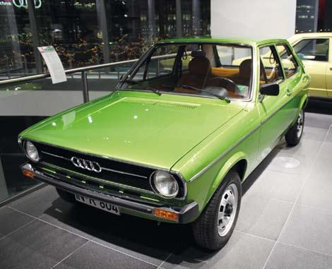 ⓫ Audi 50 LS (1977) Az Auto Unionban a Daimler-Benznél fejlesztett négyhengeres négyütemű motort Ludwig Kraus bevezette a szériagyártásba.