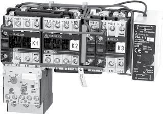 Készülékkombinációk Csillag-háromszög kombinációk Készülékszükséglet: - 3 db azonos teljesítményű kontaktor, vagy - 2 db azonos, +1 db egy fokozattal kisebb teljesítményű kontaktor - 1 db hőrelé - 1