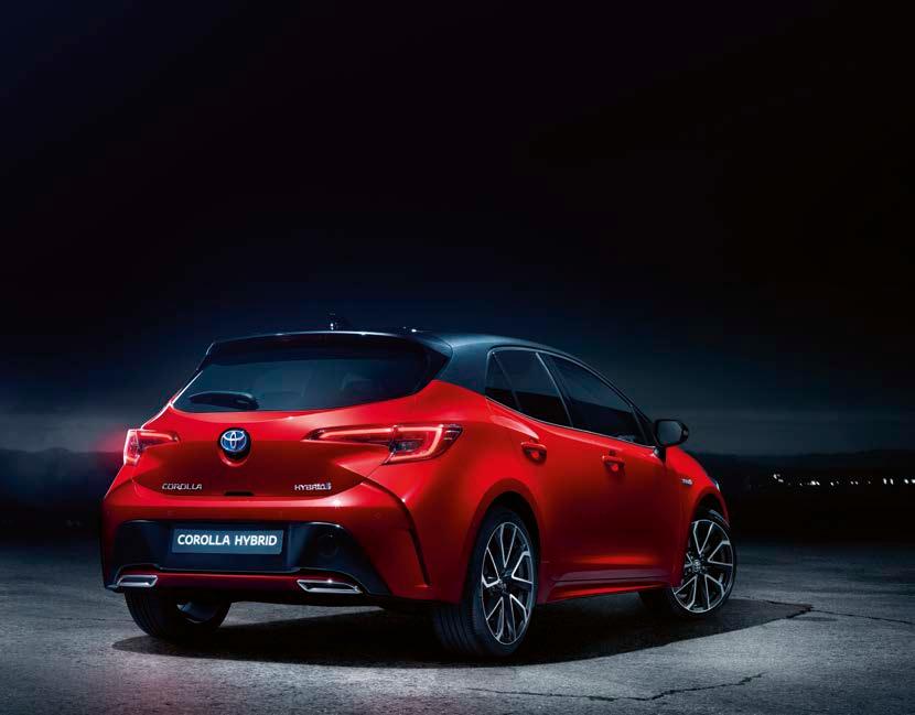 ÚJ COROLLA 5 1,2 literes turbo benzines CVT M/T 1,8 literes benzinmotoros e CVT hibrid 2,0 literes benzinmotoros e CVT hibrid A hibrid rendszer összteljesítménye (DIN LE/kW) 122 / 90 180 / 132 Max.