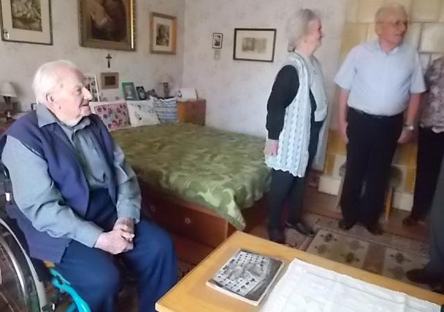 A Szomódon élő Hohl Gézának szándékoztak átadni egy ritka és különleges diplomát.