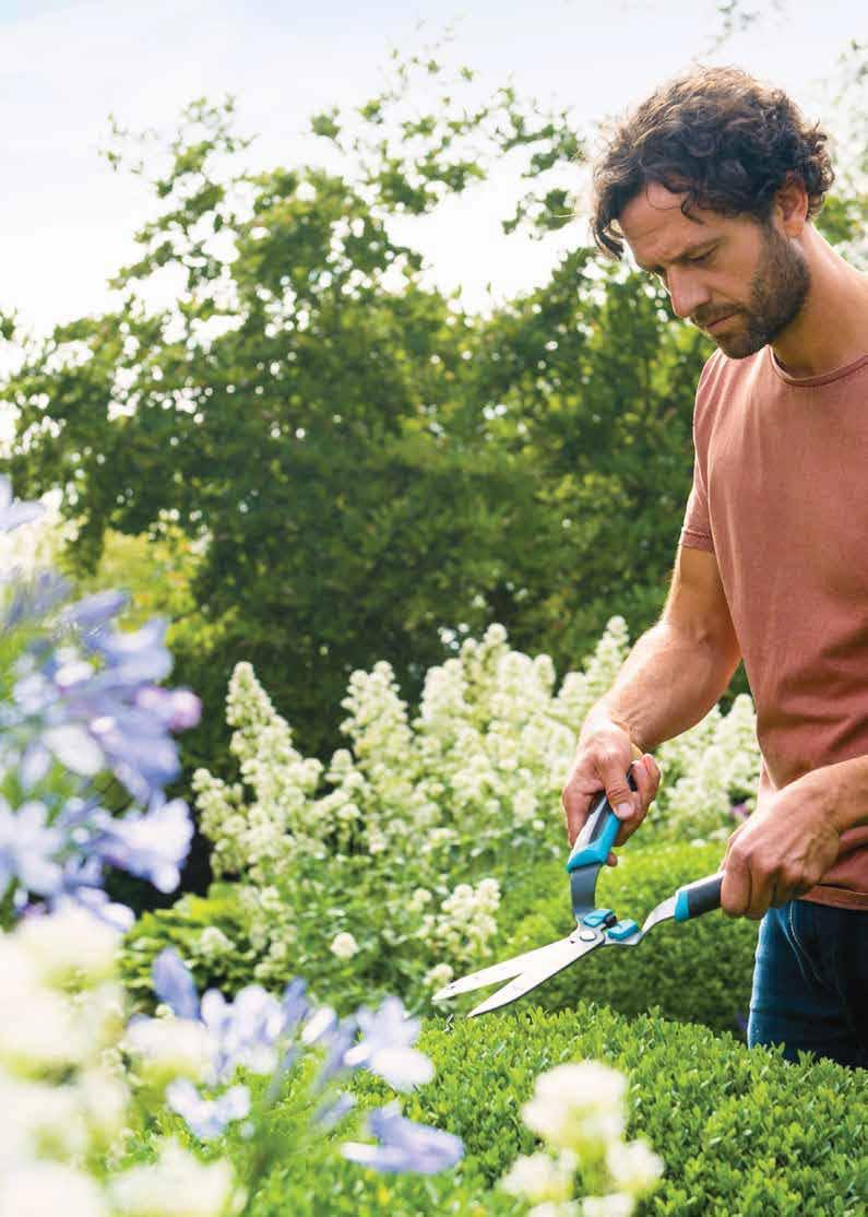 GARDENA sövénynyíró ollók Egyesíti az innovációt és a hagyományos minőséget Formára vágná, vagy nagy felületen visszavágná a növényeit? Nem probléma!