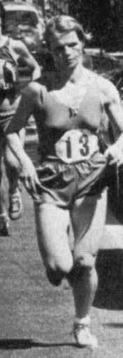 Életem versenye 9 Mélykuti Béla Sokszoros országos bajnok, országos csúcsot elért rövidtávfutó 1970-ben komoly sérüléssel küzdöttem. Csak könnyű futóedzéseket tudtam végezni.