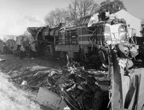 HÍRVONAL HÍRVONAL Megemlékezés Herenden Az ötven évvel ezelőtt történt, halálos kimenetelű vasúti baleset katonai és civil áldozataira emlékeztek a herendi vasútállomáson. 1969.