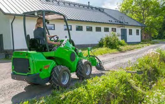 A vágási szög állítható manuálisan kézicsörlővel, vagy opcionálisan elektromotor segítségével.