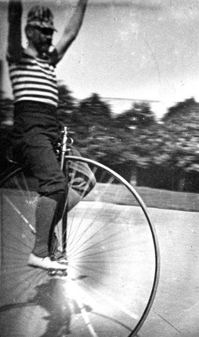 A kör első vezetőjének dr. Istvánffy Gyulát, helyettes vezetőjének pedig Stampa Keresztélyt választották meg. A szabályzat legfontosabb pontja kimondta, hogy megköveteli a klub kerékpározóitól.