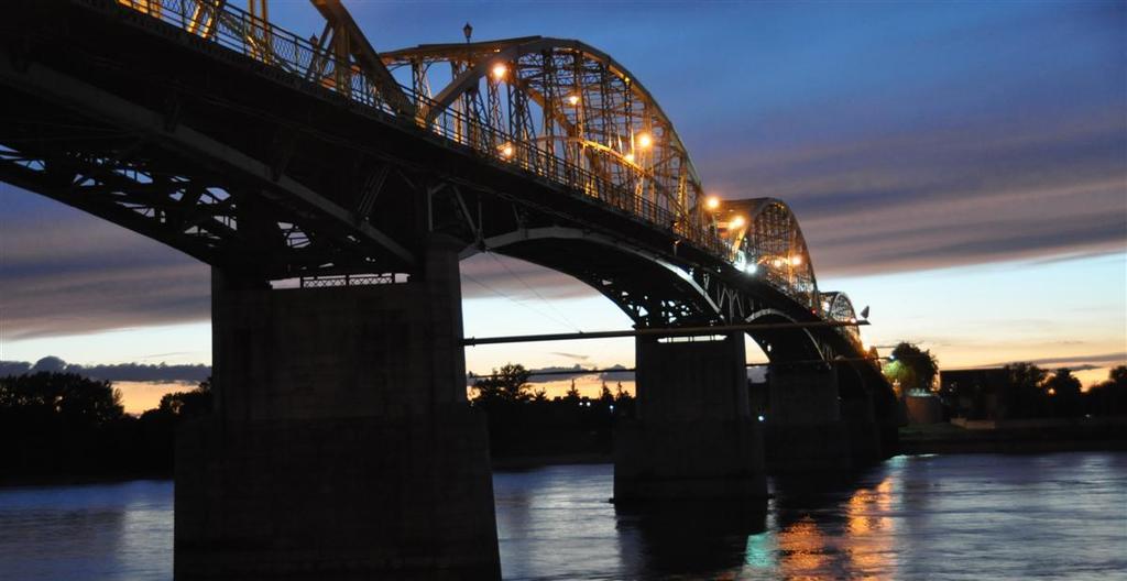 120 éves a Mária Valéria híd ~ Beszámoló az emléknapról ~ 1. kép: A Mária Valéria híd a 120. születésnapjának estéjén 2015.