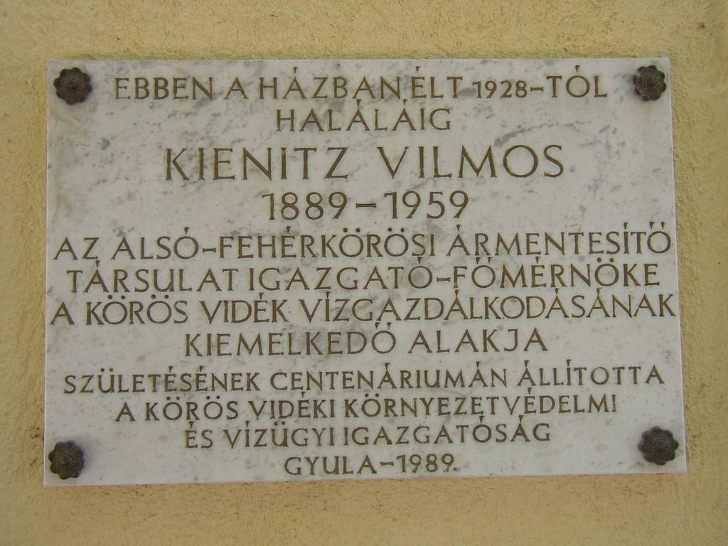 Emléktábla a Kienitz ház