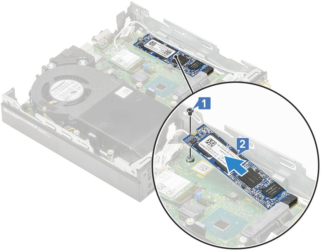 Az M.2 PCIe SSD-meghajtó beszerelése MEGJEGYZÉS: Az utasítások ugyanúgy vonatkoznak az M.2 SATA SSD eltávolítására. 1 Az M.2 PCIe SSD-meghajtó beszerelése: a Helyezze be az M.