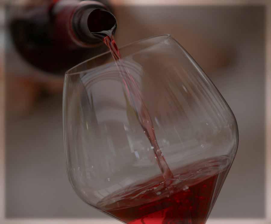 Disznókő Pincészet, Tokaj szőlő: Furmint William Fevre Chablis William Fevre Pincészet Burgundy, Franciaország szőlő: Chardonnay VÖRÖS Vylyan Syrah
