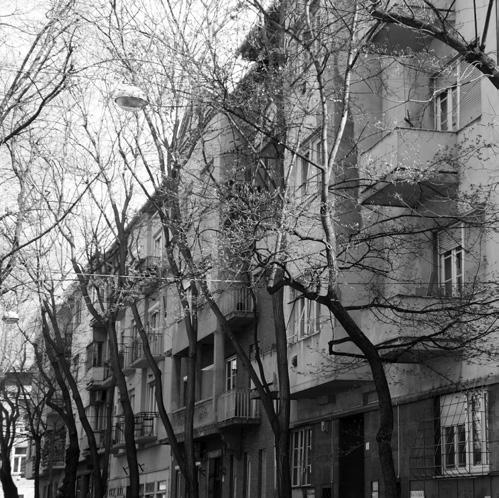 39 SZOMBAT-VASÁRNAP 10:00 18:00 VII. ker. Barát utca 52 A Barát utca 1936 1938 között épült Bauhaus stílusú házsora érdekes modernista zárványt képez Erzsébetváros középső részének 19.