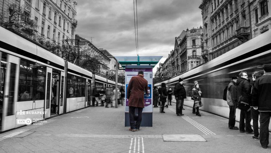 A fejlődő nagyvárosokban így Budapesten is bíztatók a közösségi közlekedés kilátásai AKTUÁLIS TRENDEK E-MOBILITÁS DEKARBONIZÁCIÓ ÖNVEZETŐ JÁRMŰVEK