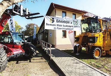 Nemzeti Agrárgazdasági Kamara NEMZETI AGRÁRGAZDASÁGI KAMARA A Nemzeti Agrárgazdasági Kamara Bács-Kiskun megyei szakképzési feladatai: a duális képzés rendszerének felügyelete, fenntartása