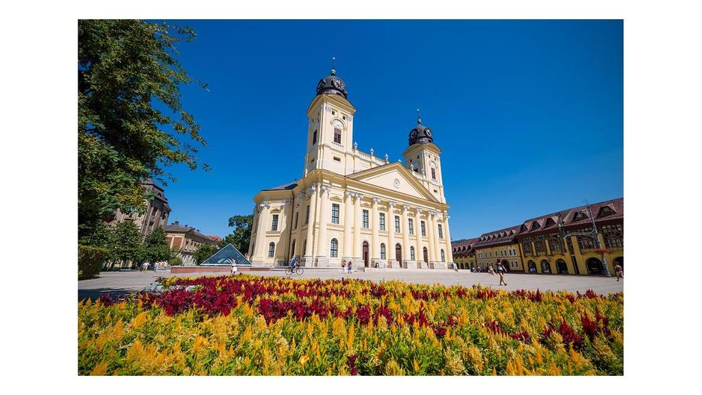VÁROSNÉZÉS Városnéző séta Erdei Nóra idegenvezetővel Debrecen ikonikus utcáin, terein és épületei mentén, informatív, egyben könnyed és szórakoztató stílusban - történetekkel a város történelméről,