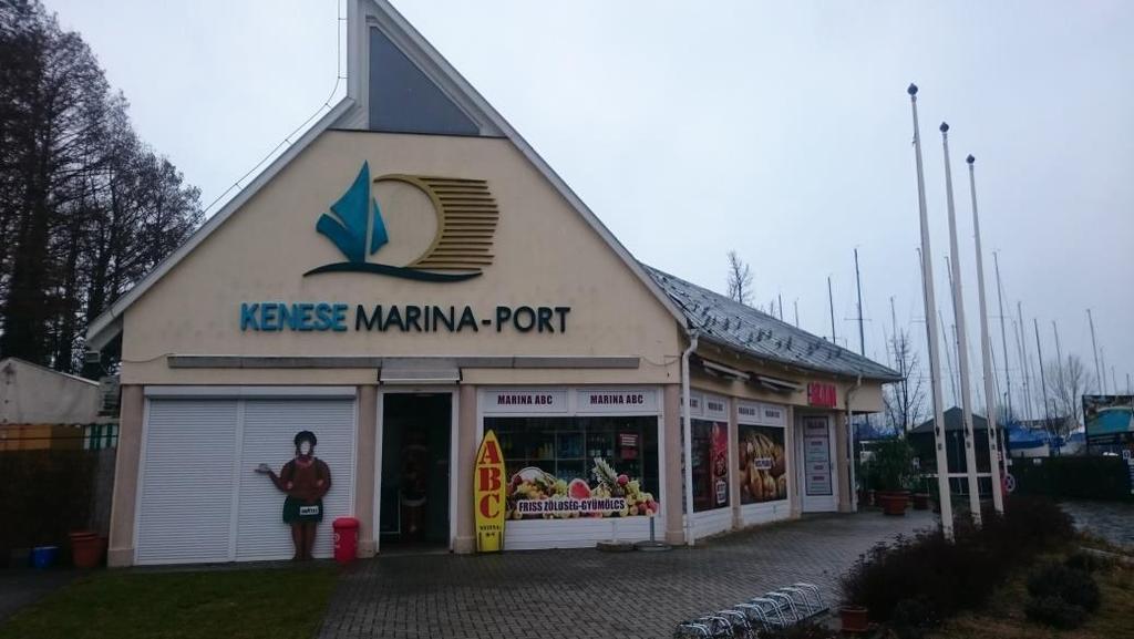 A harmadik ellenőrzőpont: Balatonkenese, Marina ABC A Marina ABC közvetlenül a kerékpárút