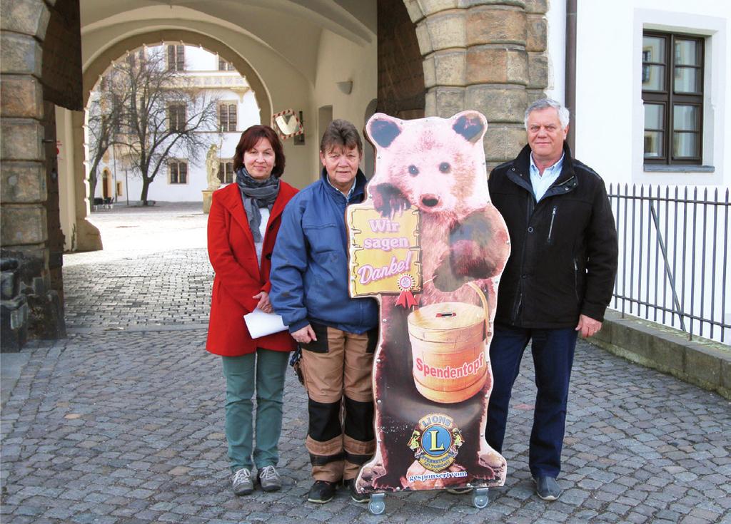 4 Lebenshilfe Torgau übergibt runderneuerten Spendenbär In der Holzwerkstatt der Lebenshilfe Torgau wurde in den vergangenen Wochen der Spendenbär regelrecht runderneuert, wie