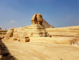 Érkezés után transzfer a szállodába, szobák elfoglalása, vacsora. Szállás: Cairo, Hotel 2.