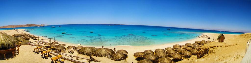 10-13. nap Reggeli után felkerekedés Hurghada-ra, az azúrkék Vörös-tenger partjára. Érkezés után szobák elfoglalása, pihenés a tengerparti napágyban vagy fürdés a tenger selymes hullámaiban.