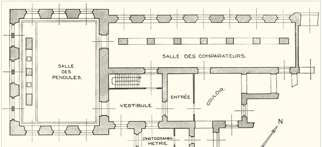 helyiségei sem voltak) készen. A Fizikai épület alagsorában (a φ = 47-28-48, λ = 19-03-11 és H = 104.4 m koordinátákkal jellemzett P1908 jelű ponton (2.