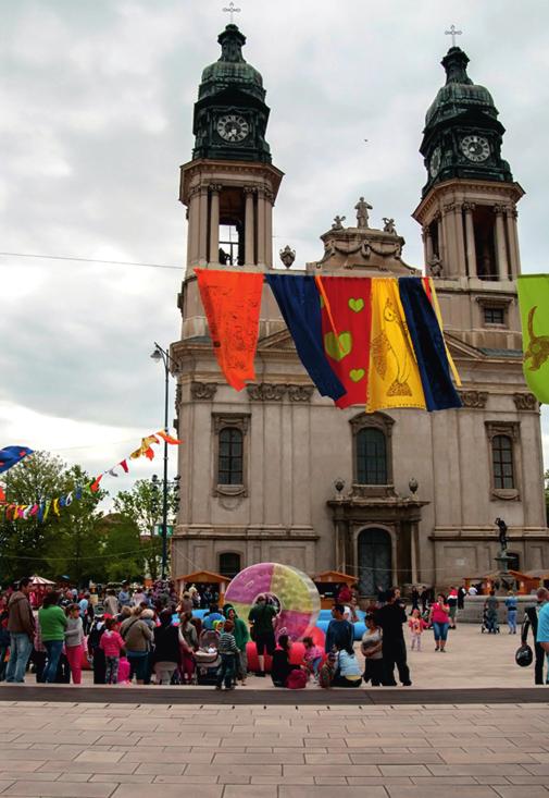 GASZTRONÓMIAI KÍNÁLAT péntek 17 órától szombat - vasárnap 15 órától ÍZ-LELŐ ínycsiklandozó ételek, zamatos italok VÁRKERT