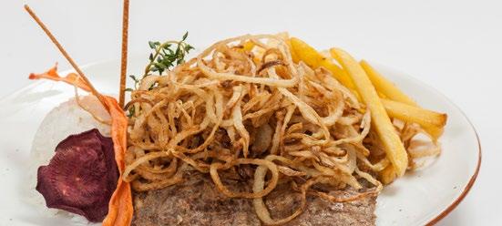 Marhahúsból készült ételek BEEF DISHES Hagymás rostélyos A, J, I Roastbeef with fried onions Csípős bélszíncsíkok salátaágyon I, J Spicy steak stripes with fresh salad