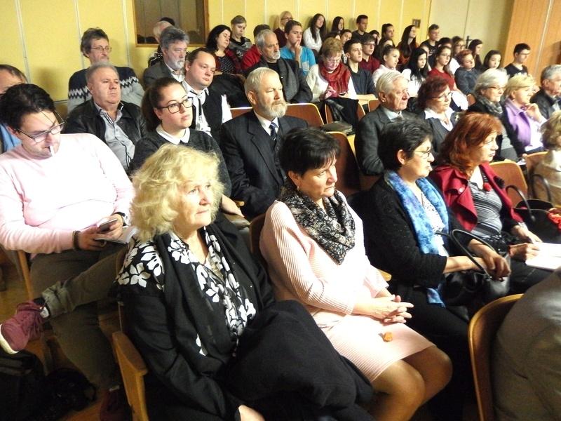 A kis előadóművészeket a Csábi István előadóművész (elnök), Csallóné Majoros Erzsébet és a Hegedűsné Jusztin Gizella összetételű értékelő bizottság értékelte.