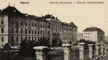 Soproni népszavazás 1922.02.20. a Honvéd Főreáliskola épületeinek hivatalos átvétele.