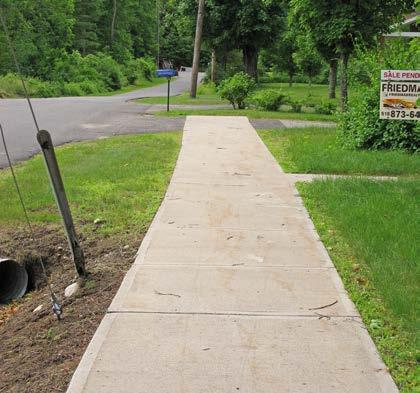 High # of Curb Cuts: 2 Residential 0 Non-residential Density of Curb Cuts: 29 per mile Notes: The sidewalk ends mid-block, while the road continues to the town s riverfront park and the footbridge to