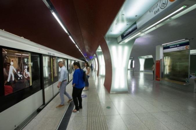 konkrét akadálymentességi feltételeket, ugyanakkor az egyes járműelemek követelményei utalnak az egyetemes tervezés elvének alkalmazására, így például az utastérpadlózat járófelületének esetében