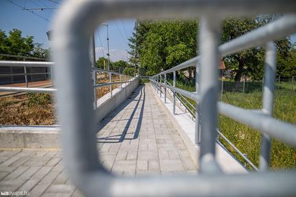 A közforgalmú vasúti személyszállítás építményein már megtörtént, akadálymentesítéssel kombinált rekonstrukciós munkák üzemeltetési tapasztalatai alapján a vasútállomások és megállóhelyek
