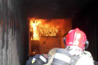 Flashover nagy terhelés A flashover teljes lángba borulás, tűz-átcsapás jelensége az egyik legveszélyesebb a zárttéri tűzesetek során.
