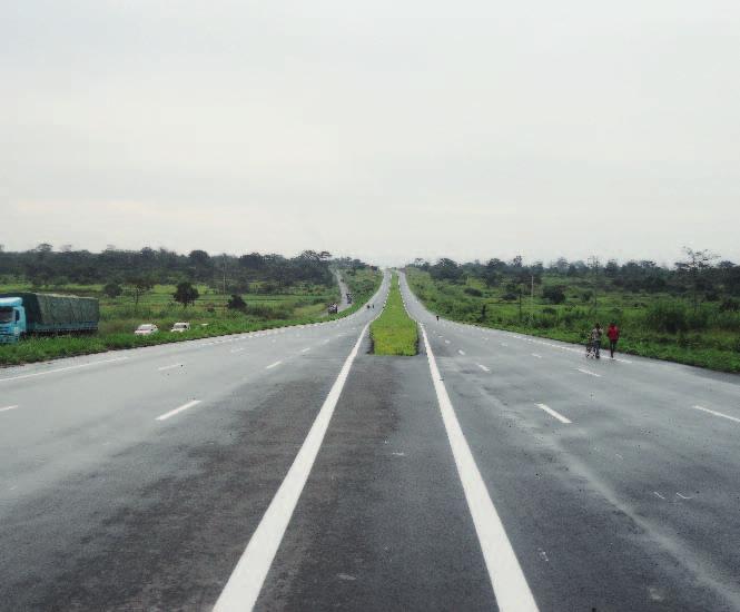 RÉPUBLIQUE DE CÔTE D IVOIRE Contrôle et Surveillance des travaux de construction de l autoroute Singrobo-Yamoussoukro (Lot 3 : Toumodi-Yamoussoukro).
