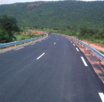 RÉPUBLIQUE RÉPUBLIQUE DU TOGO DU TOGO Contrôle et Surveillance des travaux d'aménagement et de bitumage du Grand Contournement de Lomé et des sections critiques de la Nationale N 1 au Togo (132,1 km).