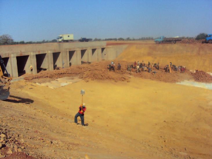 Date : 2013-2014 Partenaire : BUNICER Coût du service : 422 Millions de FCFA (643 335 ) L'objectif global du projet vise le développement communautaire de la zone d influence du barrage de Kandadji