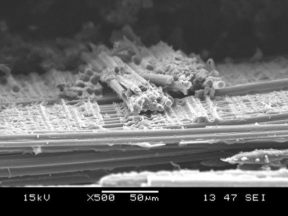 4.-es ábrán nanoszál nélküli szövet erősítésű mintadarab látható 50, 100, 250 és 500-szoros nagyításban.