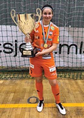 NŐI FUTBALL NŐI FUTBALL ARANYOS LÁNYOK FUTSALKIRÁLYNŐ U14-es lánycsapatunk veretlenül végzett az első helyen a rácalmási Timpanon Amazon Kupán.