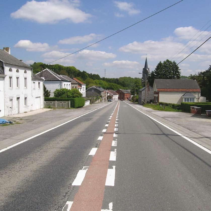 réseau aérien végétation exotique habitat sans lien avec l architecture traditionnelle équipement collectif mur en blocs béton Les paysages