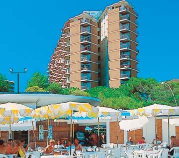 FIDIA 2* (Riviera) - strand 300 m, Trilo/4-6 fős földszinti vagy emeleti lakások, légkondicionálóval. Nincs benne emeletes ágy!