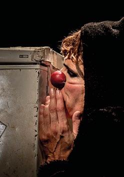 Clown More Aura VÉRONIQUE TUAILLON Samedi 23 novembre 20:30 Salle de la Glacière 1 heure À partir de 10 ans Gratuit, sur réservation 200 personnes/séance «Avec son personnage de mère orpheline, la