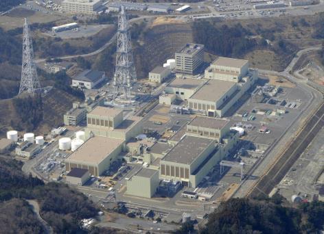 Ezzel szemben a Fukushima Daiichi telephely szintjét, amely eredetileg a tenger szintjénél 35 méterrel