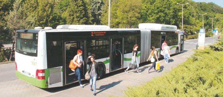 Éjszakai járatok 1É Érvényes:..-től Újgyőri főtér Vologda vr. Petőfi tér Villanyrendőr Vízügyi igazgatóság Szondi György utca Megállóhelyi indulási idők Megállók 1É Petőfi tér (-es mh.