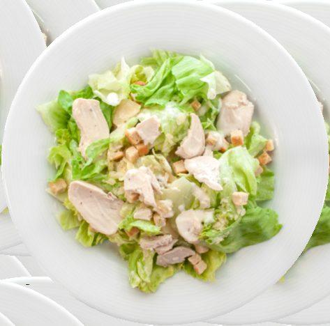 Cézár saláta öntettel Caesar Salat mit Soße Caesar