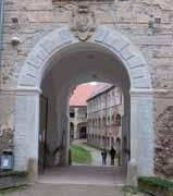 » Mt senen 365 Zmmern st de Burg Grad das größte Burggebäude Slowenens. Nach den Nádasdy-, Széchy-, Batthyány-, Szapáry- Famlen war es bs zum Ende des I. Weltkreges m Bestz der Szécheny-Famle.